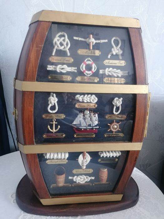 Szafka(barek) marynarska żeglarska z węzłami szklona wystrój jachtu