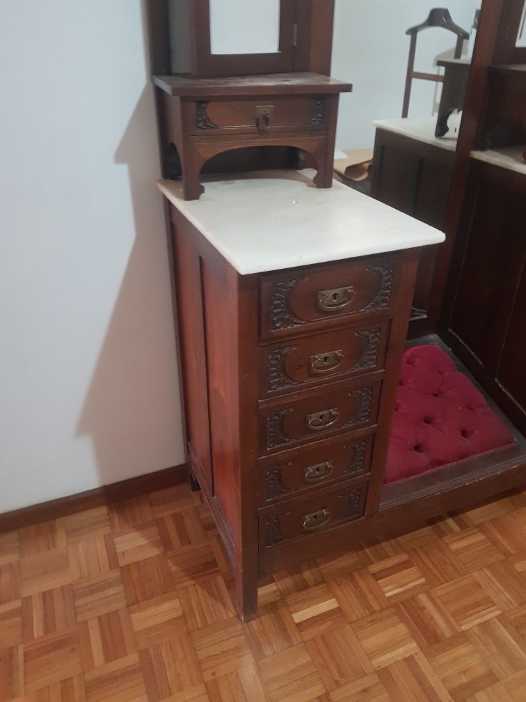 Móvel toucador  com espelhos