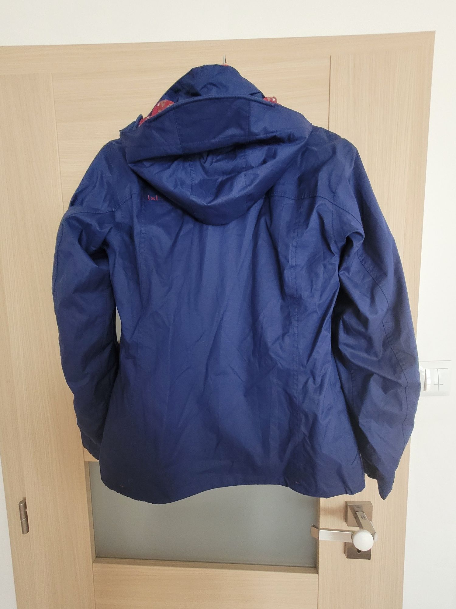 Kurtka turystyczna Quechua 38