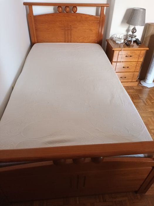 Cama e roupeiro impecavel