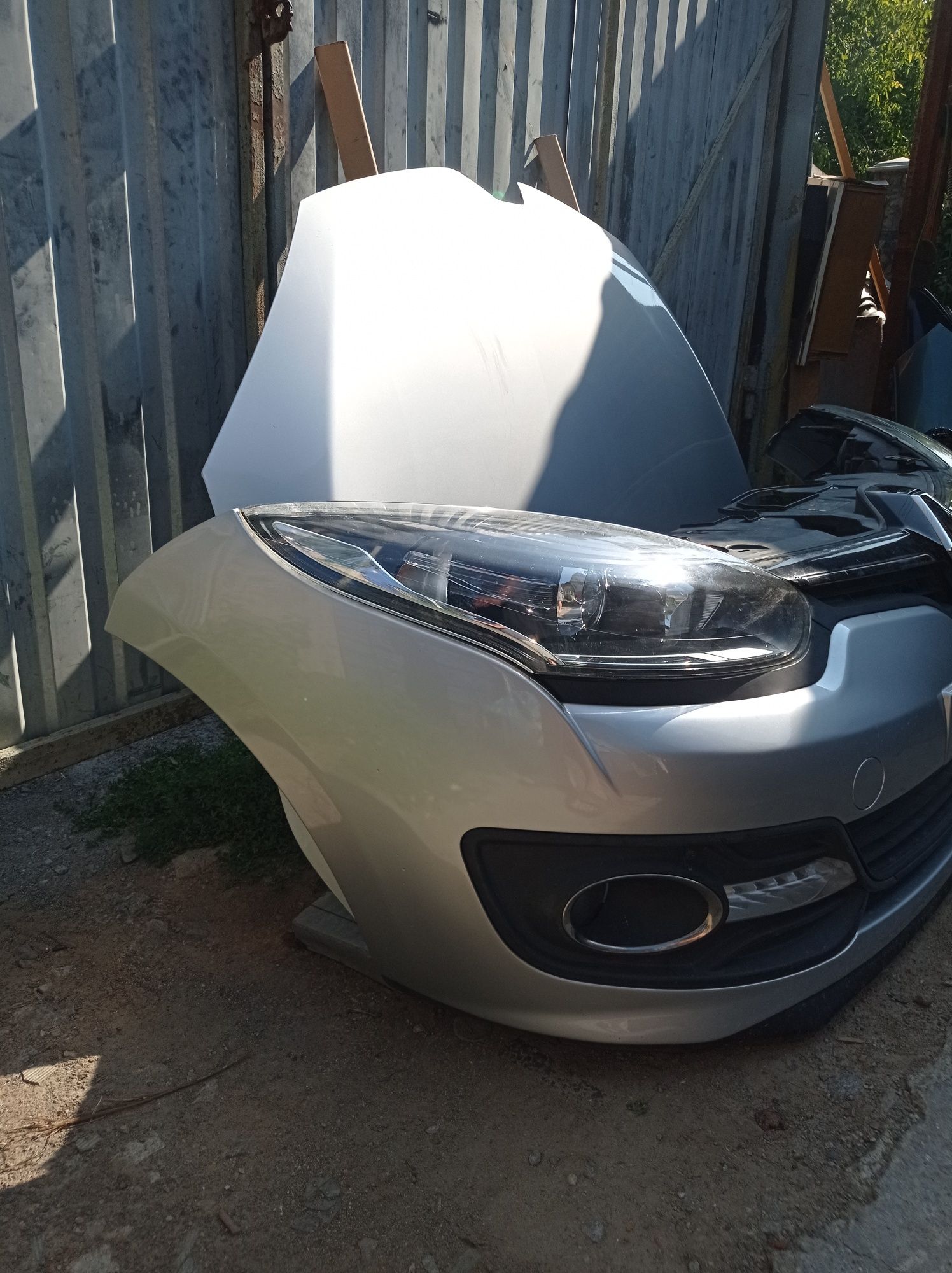 Renault megane 3 рестайлинг 14 - 16 бампер передний колір TED69
