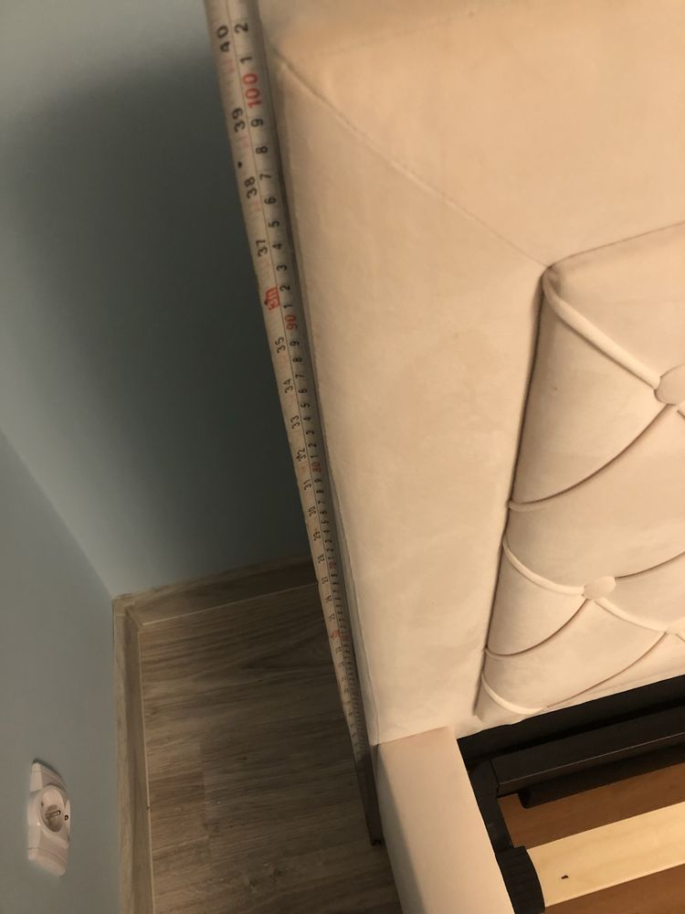 Łóżko tapicerowane 140x200 z pojemnikiem i stelazem glamour