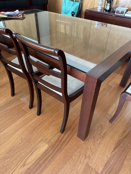 Sala de jantar completa em mogno