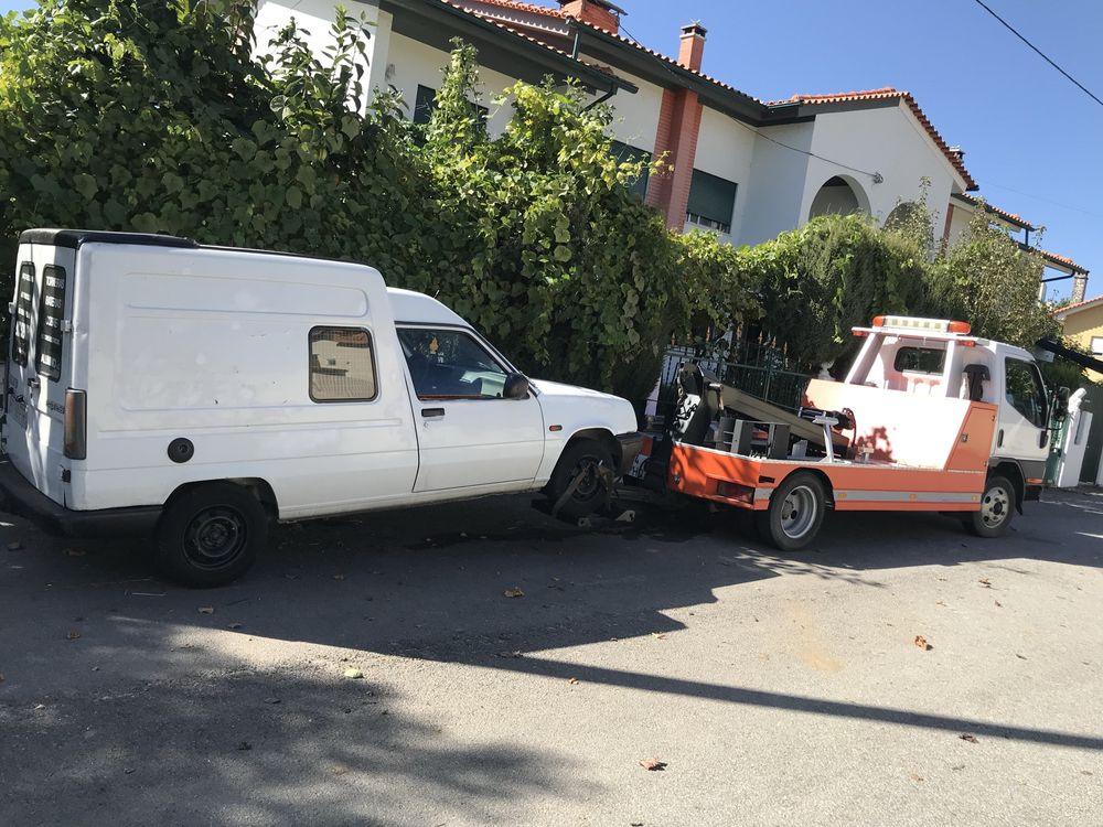 Servico de reboque / transporte de veiculos