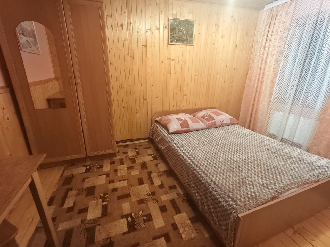 Котедж під лісом