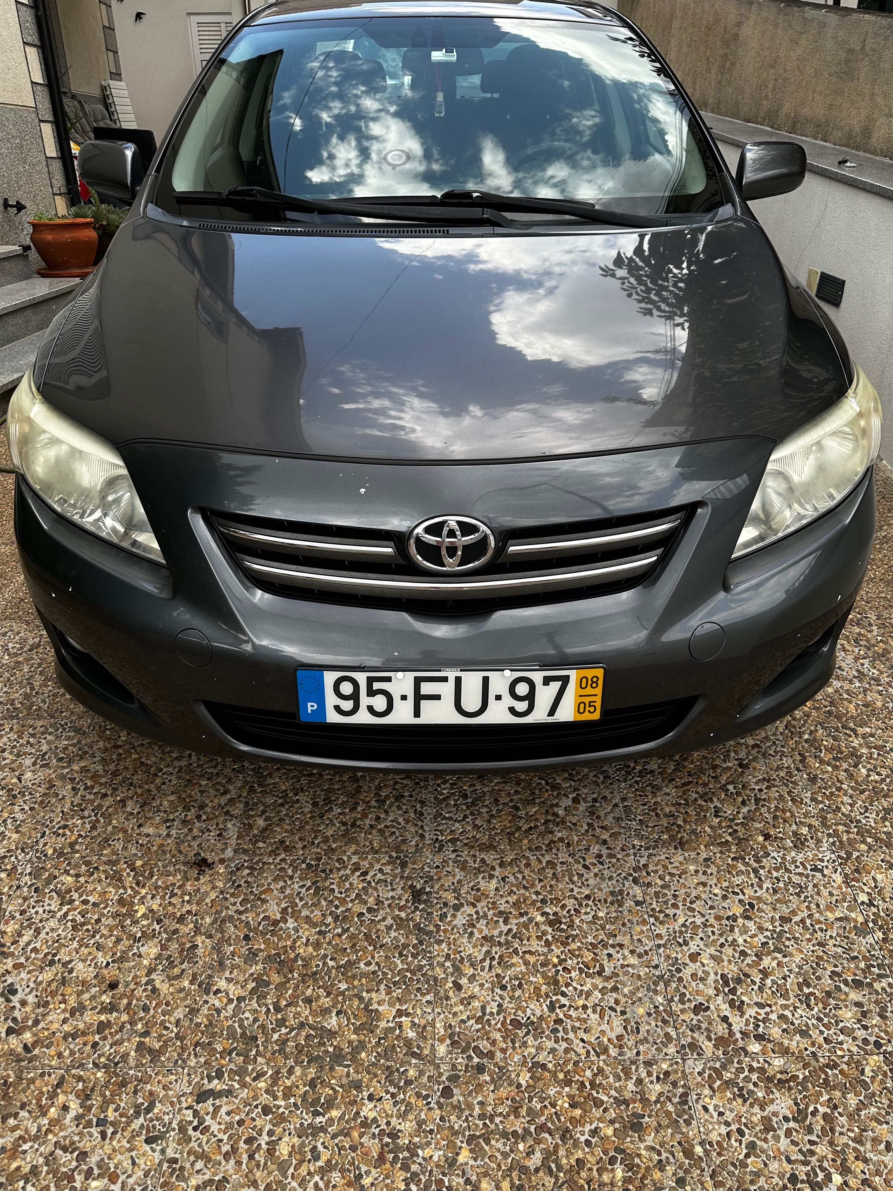 Toyota Corolla cor cinza
