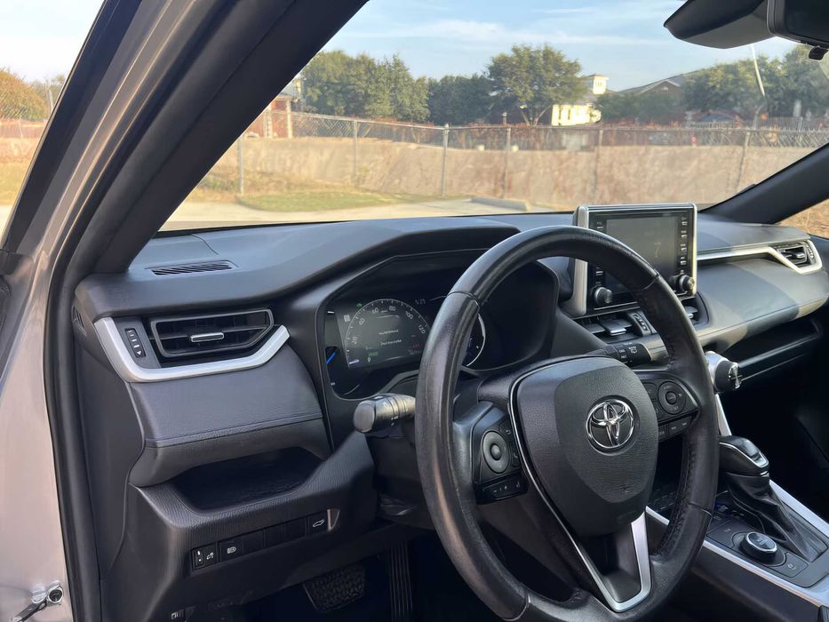 Toyota RAV4      2021