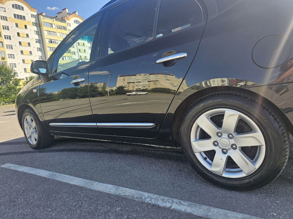 Кіа Carens 2009 рік