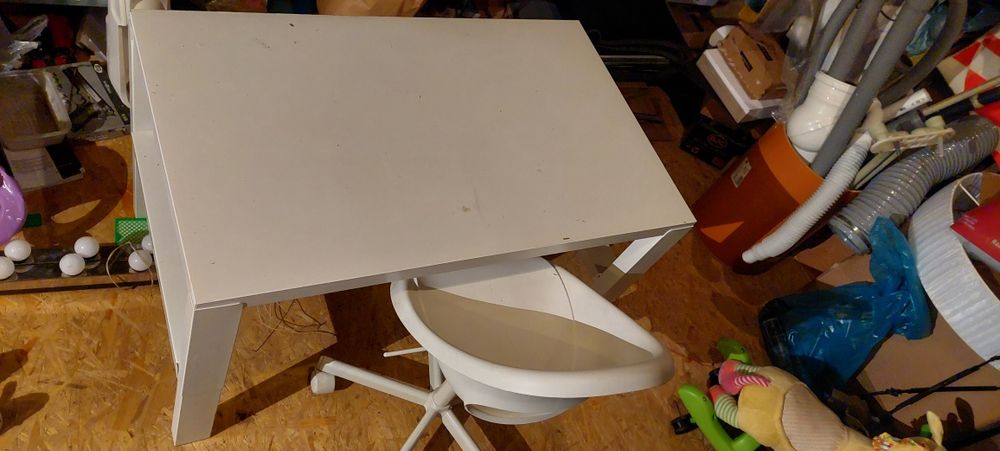 Biurko Rosnące wraz z fotelem Ikea