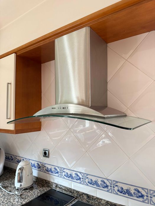 Exaustor Bosch inox e vidro curvo