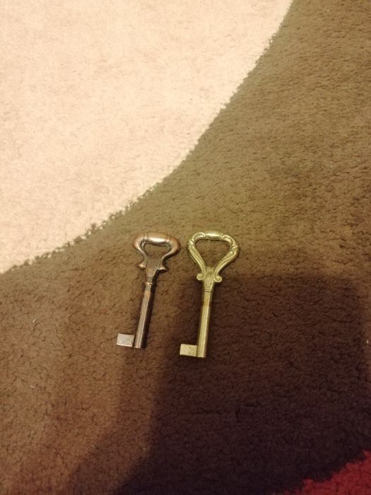 Stare kluczyki do starej szafy.