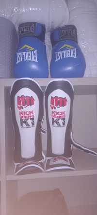 Kit kick-boxing.