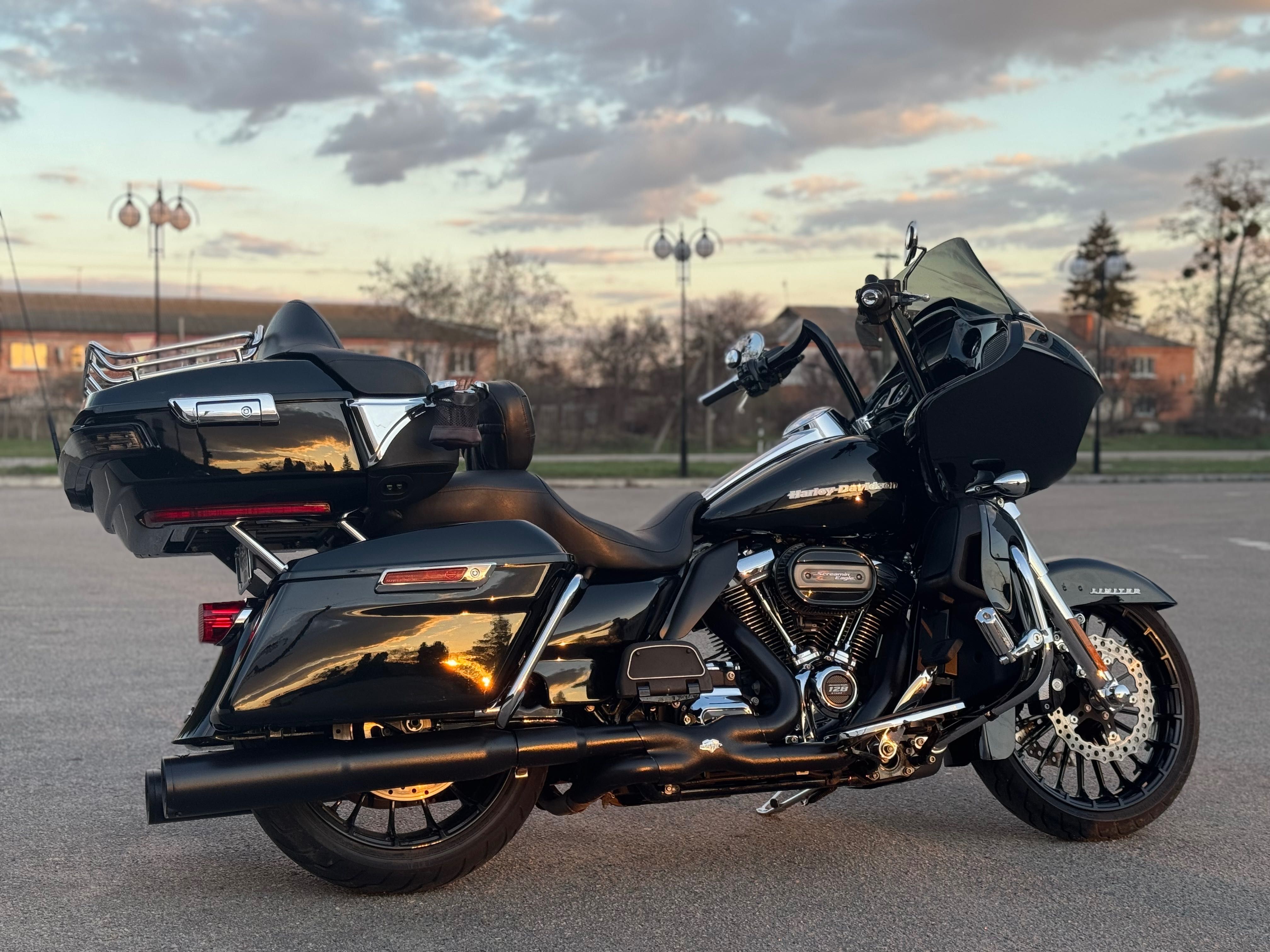Harley Davidson Road Glide Ultra Limited 128