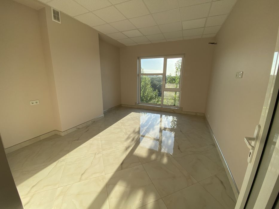 Здається в оренду приміщення по вул.Живова