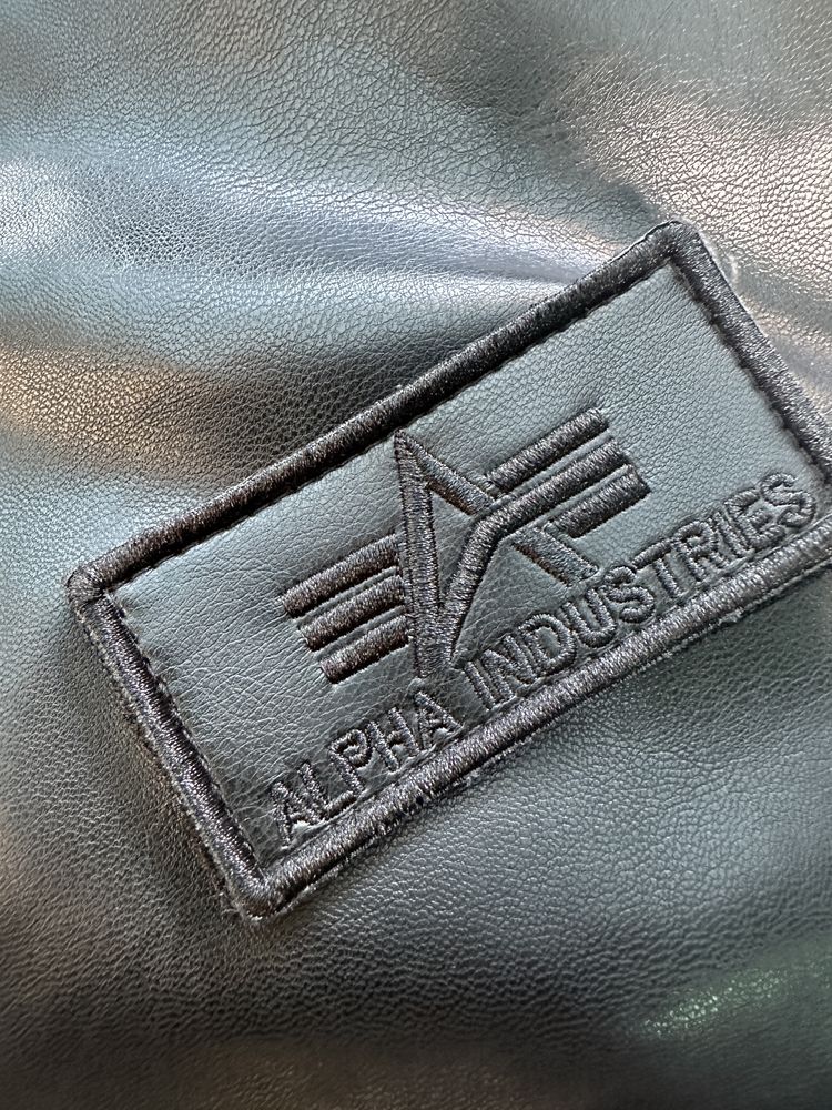 Ocieplana bomberka Alpha Industries, kaptur z futrem, nowa.