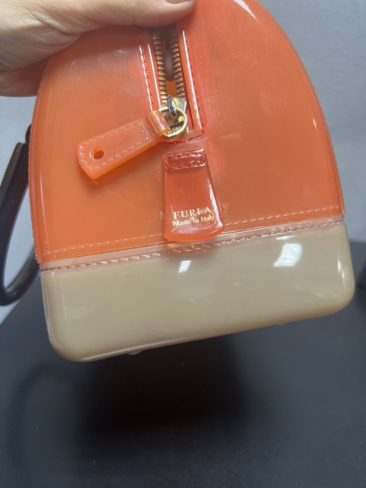 Продаю сумку FURLA оригінал в гарному стані, була в носці мало