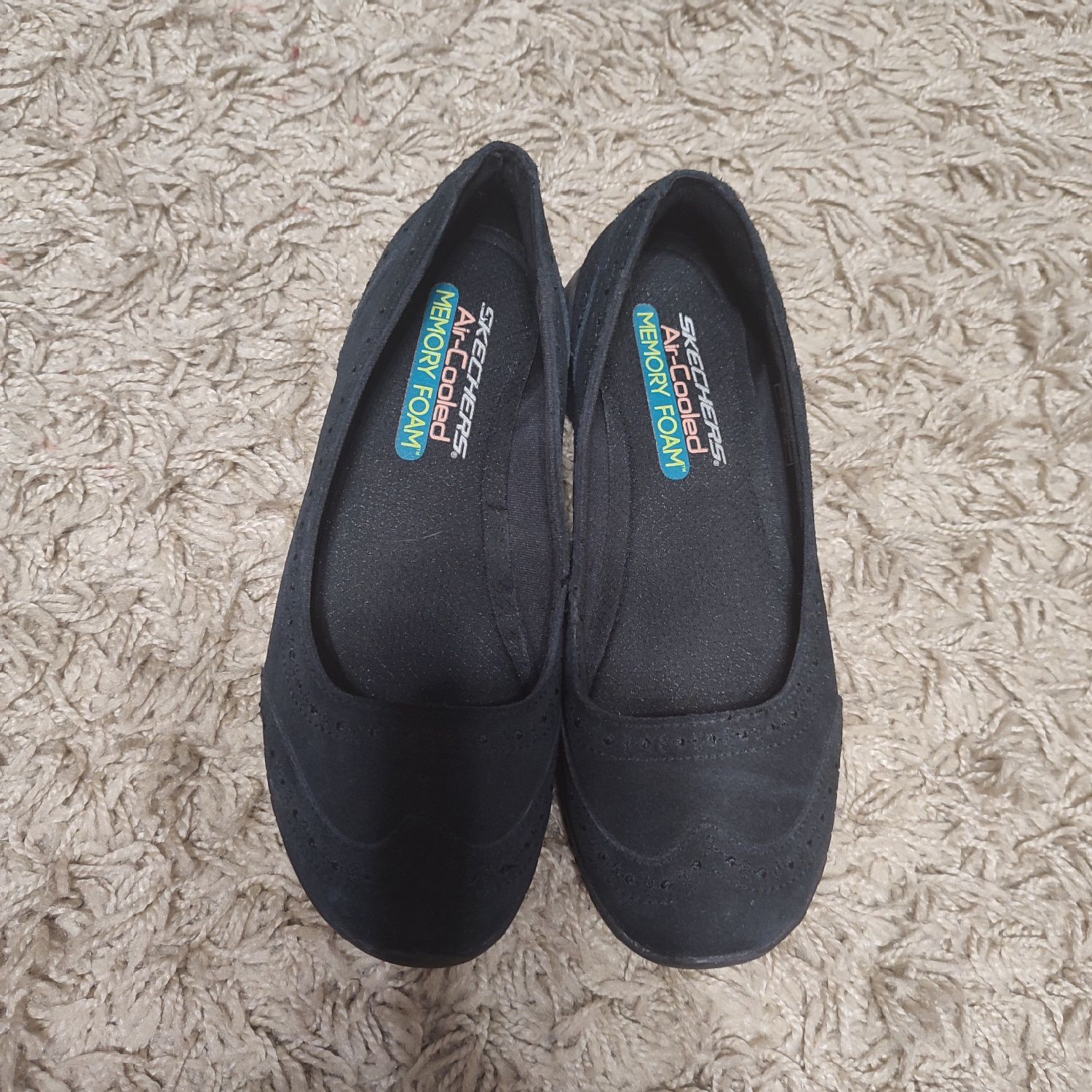 Sketchers 37.5р.  ..