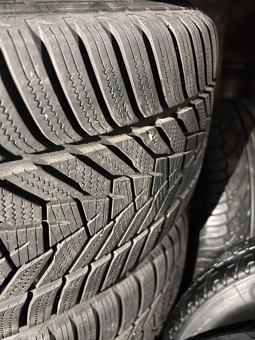 285/45/21 Hankook Winter I*Cept Evo3 X W330A 285/45 R21 113W