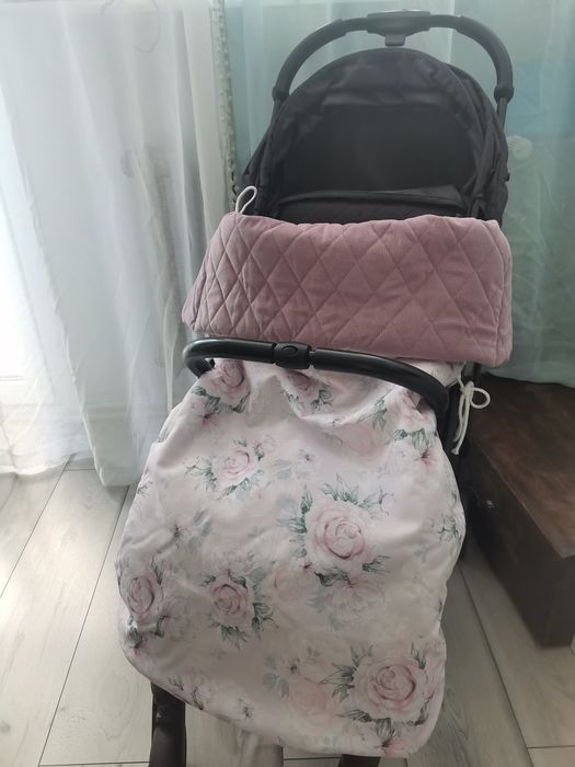 Zimowy pół śpiworek / osłonka na nóżki do spacerówki - kwiaty