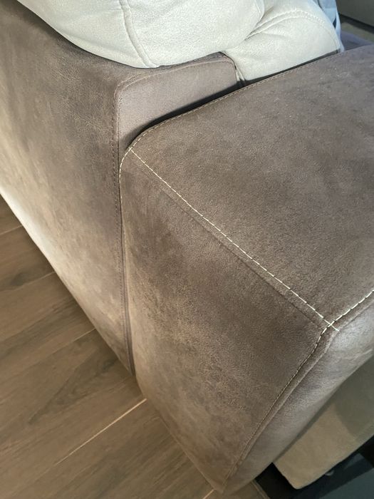 Vendo sofa chaise longue com arrumacao + 2 pufs