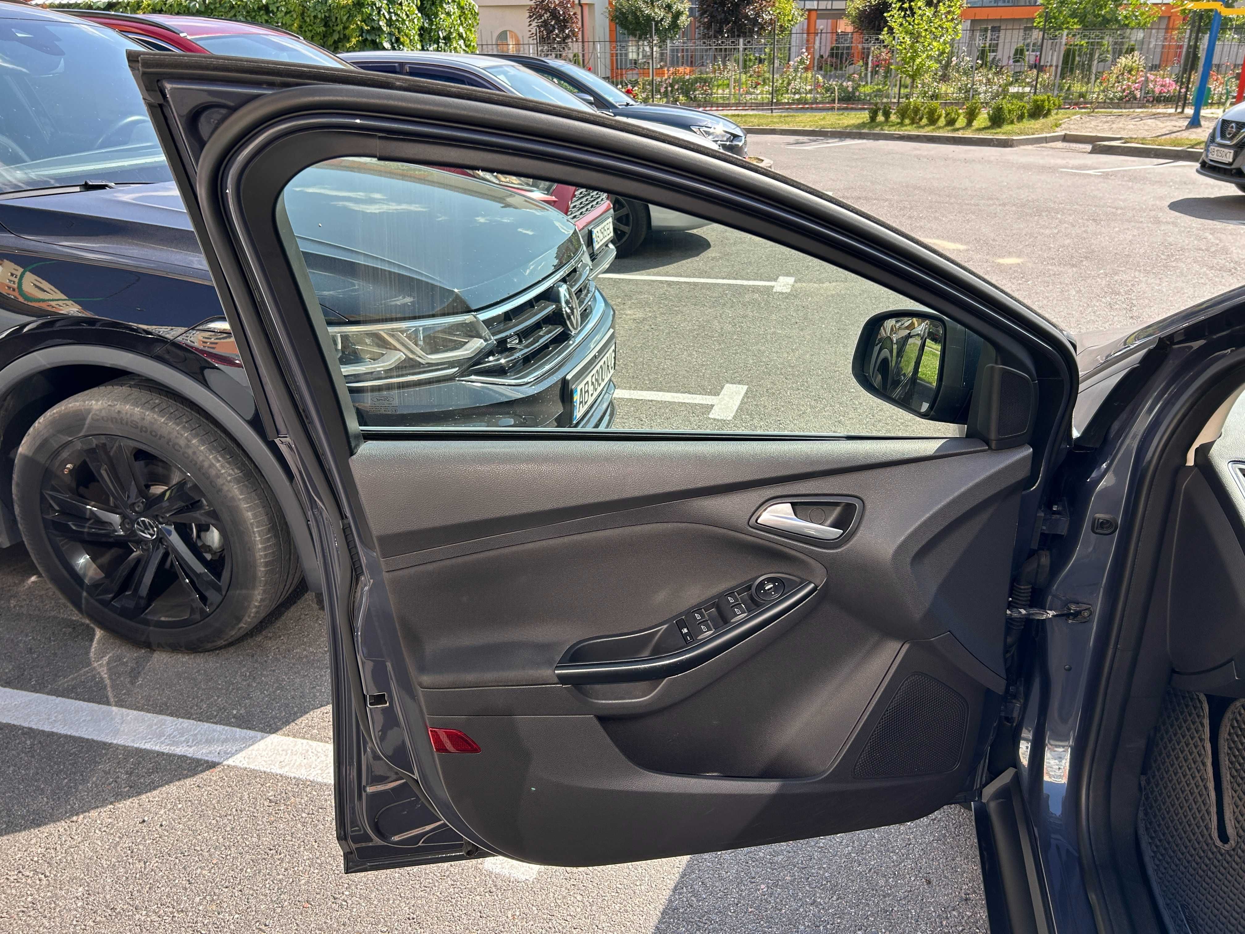 Офіційний Ford Focus 3 покоління 2011 рік 1.6 Ti-VCT MT (125 к.с.)