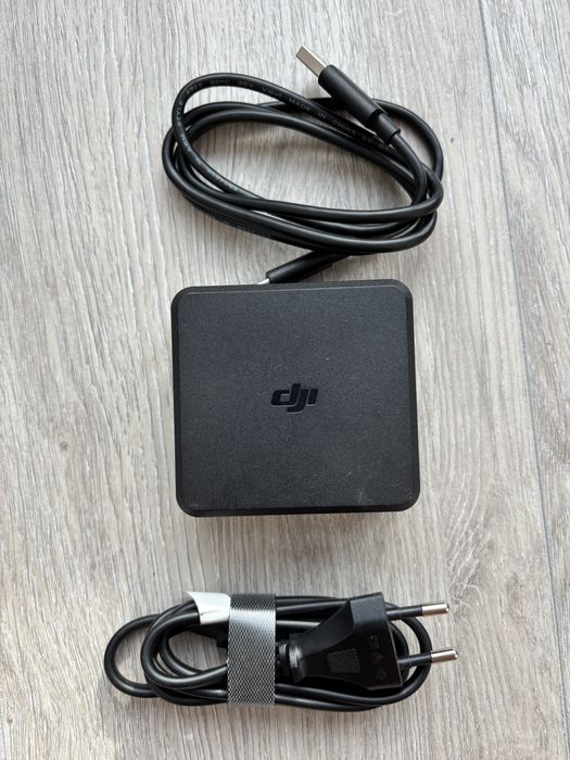 Блок живлення на Мавік DJI USB-C (100 Вт).
