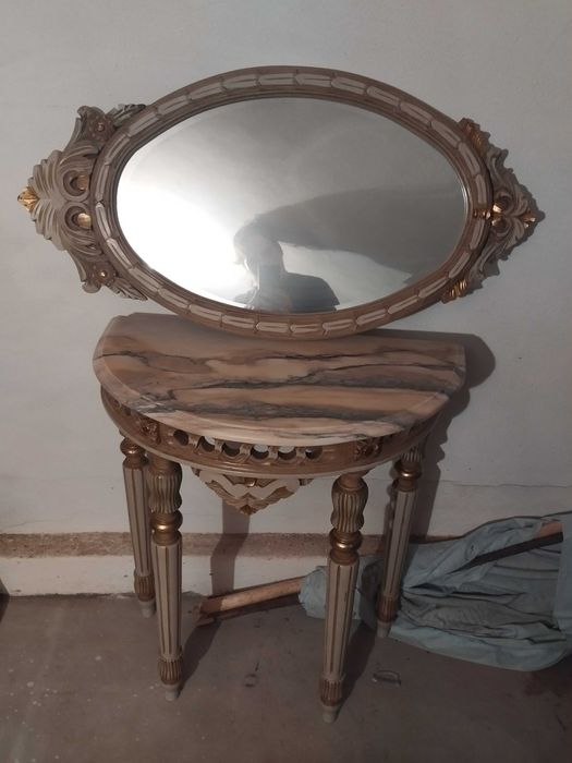 Consola vintage antiga com tampo em mármore e  espelho oval