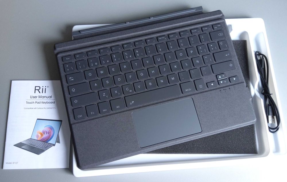 MoKo Klawiatura hiszpańska kompatybilna z Microsoft Surface Pro 7 Plus