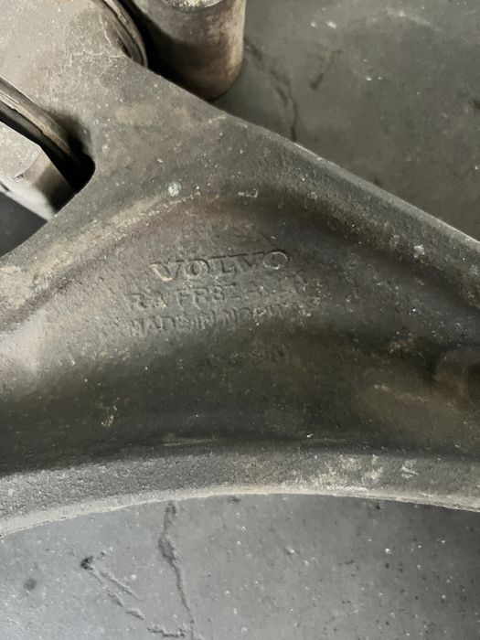 Ричаг правий передній нижній Volvo XC90 ll