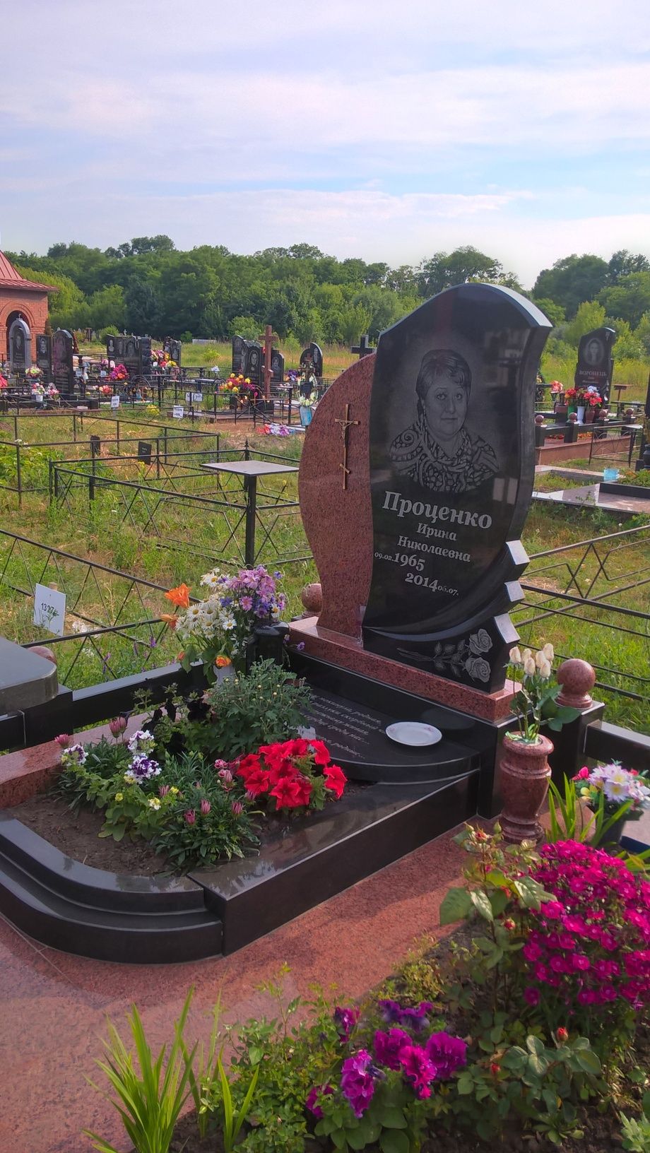 Виготовлення пам’ятників з граніту та бетону. Монтаж, вкладання плитки