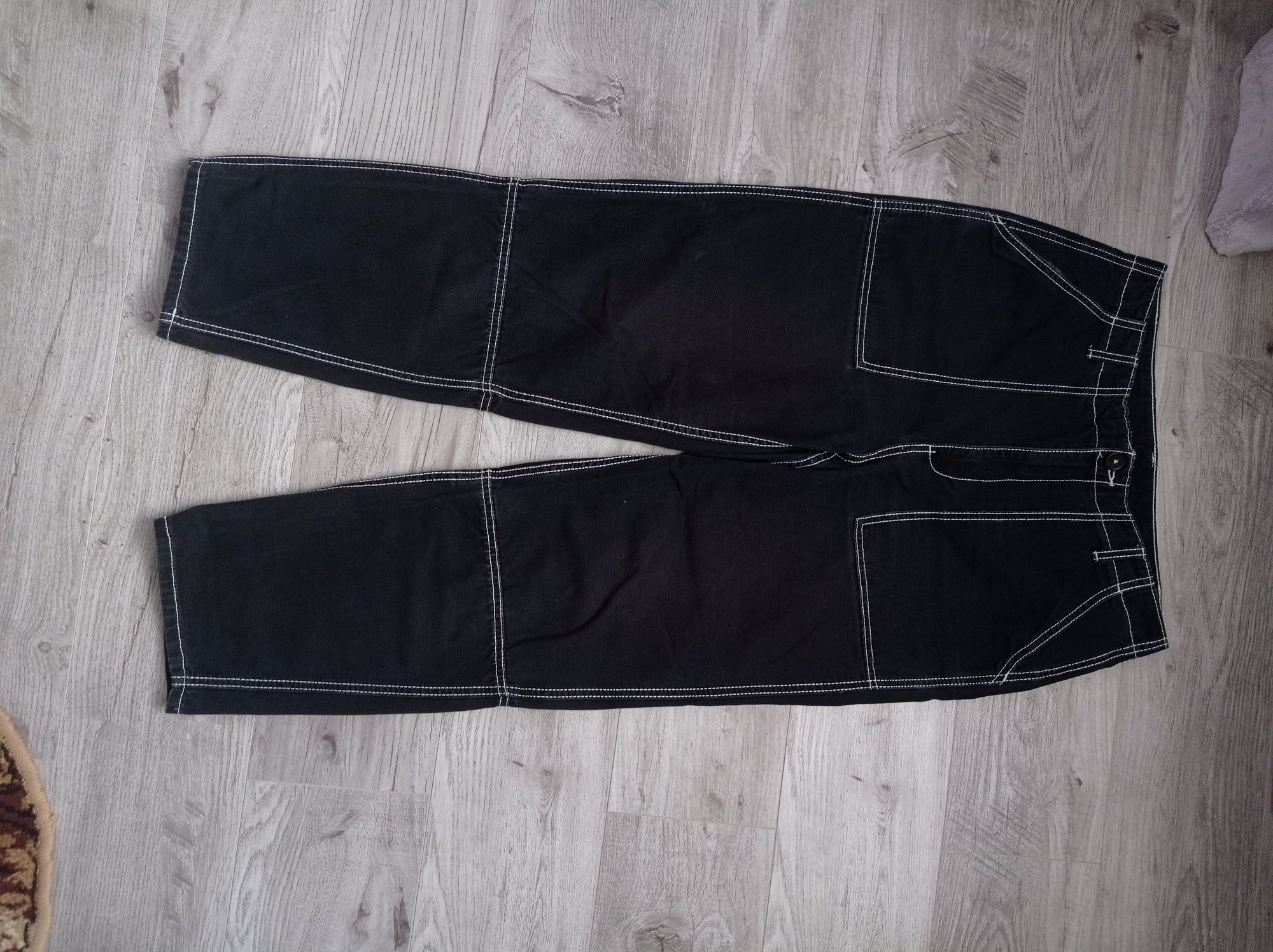 джинси slim fit.