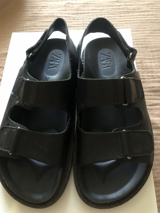 Продаються чоловічі сандалі Zara