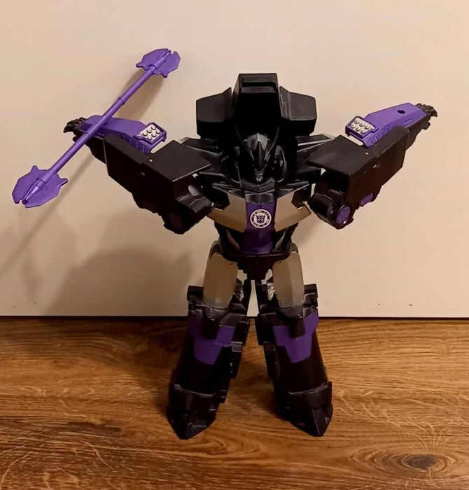 Sprzedam zabawkę transformera.