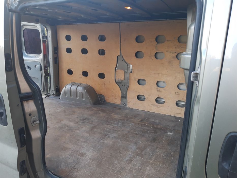 Opel Vivaro long 2.5 cdti pół automat 2006 r.