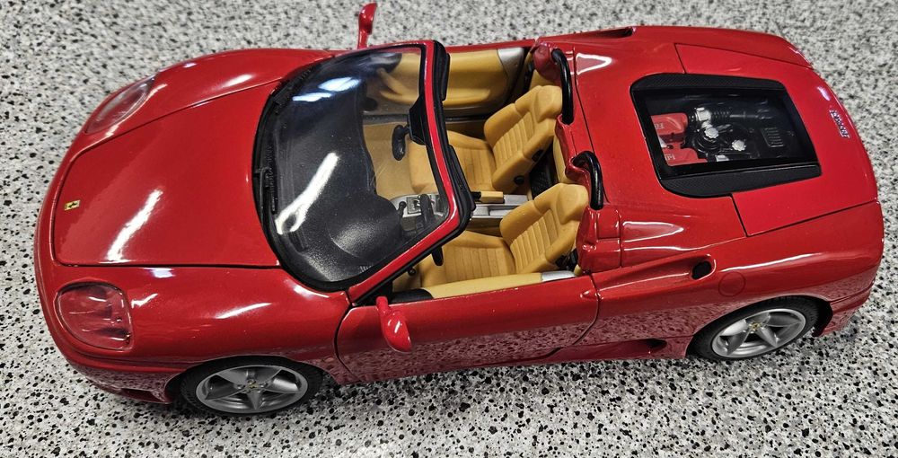 Hot Whells FERRARI 360 Spider 1999 skala 1:18