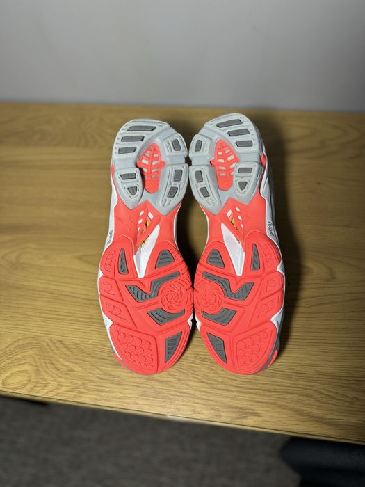 Волейбольні кросівки mizuno wave