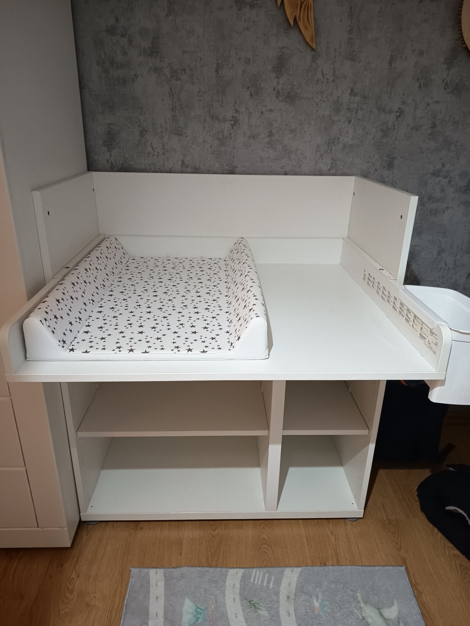 Przewijak Ikea z półkami, rezerwacja