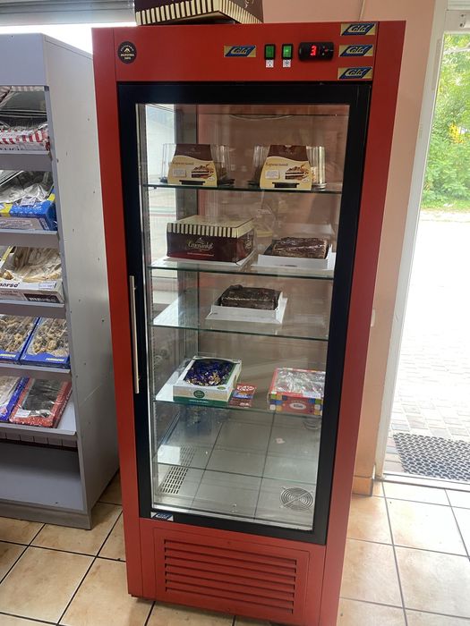 Холодильна кондитерська вітрина Gold (Польща)