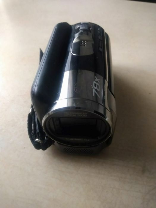 Продам видеокамеру под ремонт.