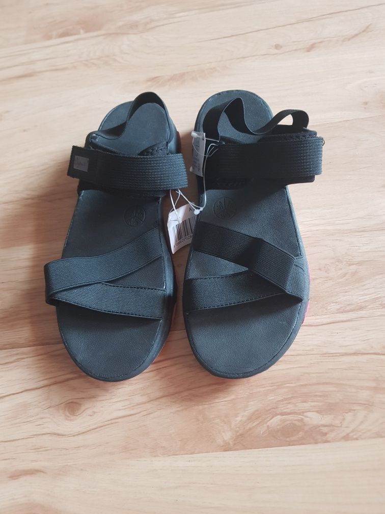 Nowe sandaly trekkingowe damskie marki Oyanda rozmiar 39