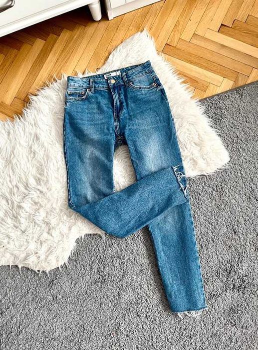 Dżinsy jeansy spodnie Bershka XS 34 straight cropped basic klasyczne