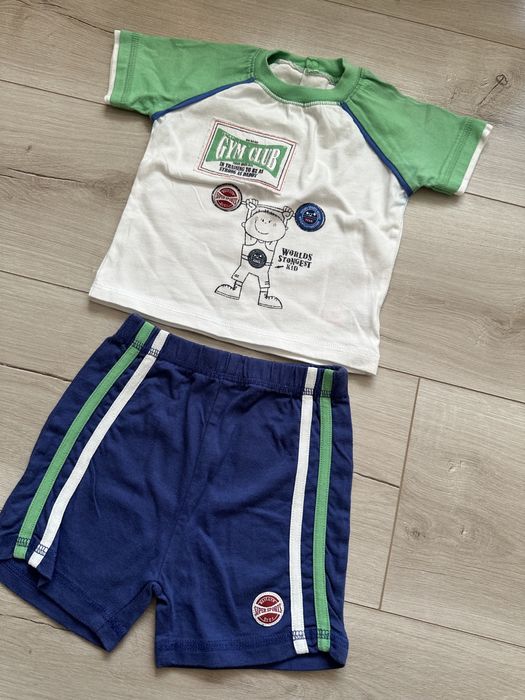 Zestaw spodenki i T-shirt r. 68