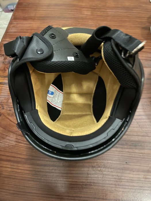 Capacete rectro , como novo, utilisado uma vez… Um pouco pequeno, tama
