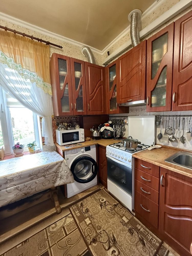 Продам 3 кімнатну квартиру у центрі