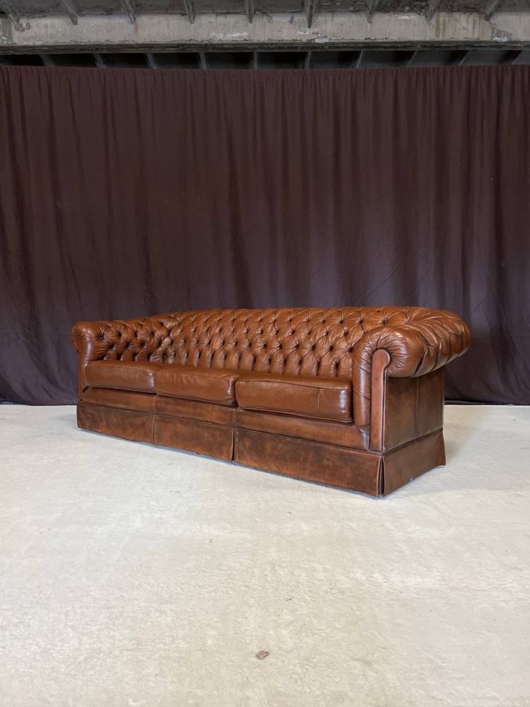 Диван chesterfield