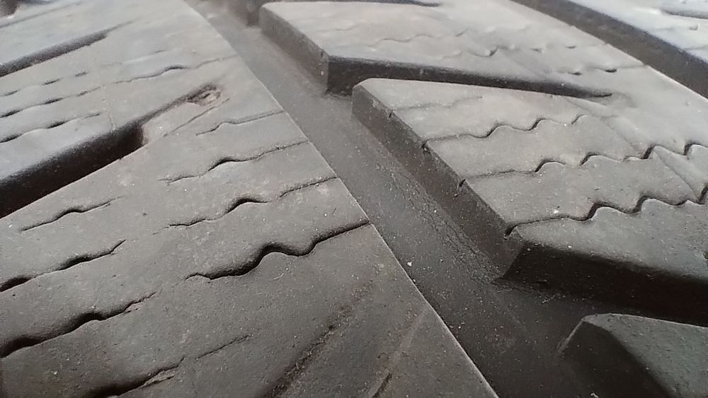 235.65.16c Goodyear Vector 4 seasons cargo