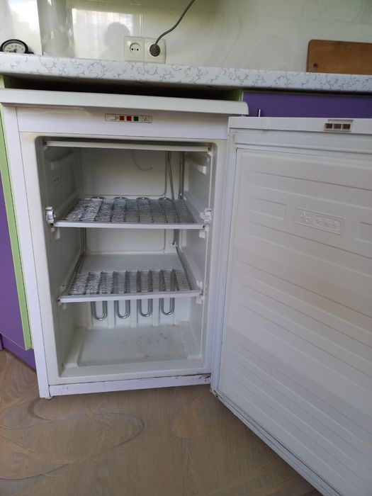 Продам морозильную камеру " Beco"