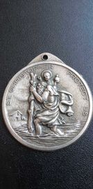 Wykonany ze srebra medalion Święty Krzysztof