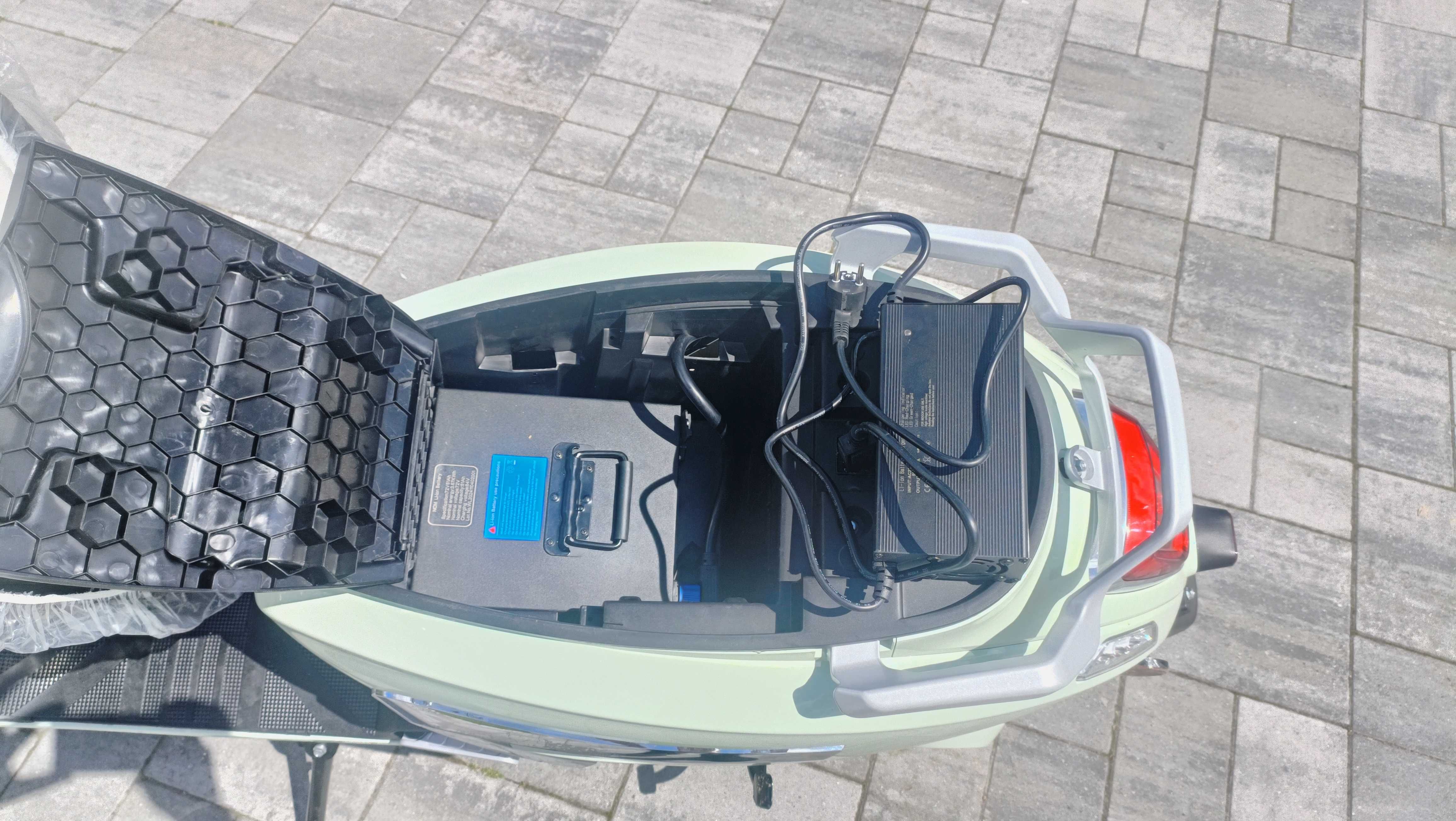 Skuter elektryczny ZF/HS-101 (Vespa), 72V51Ah nowy 75km/h PROMOCJA