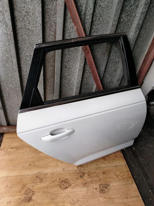 AUDI A4 B9 AVANT LY9C BIAŁE DRZWI TYŁ TYLNE PRAWE